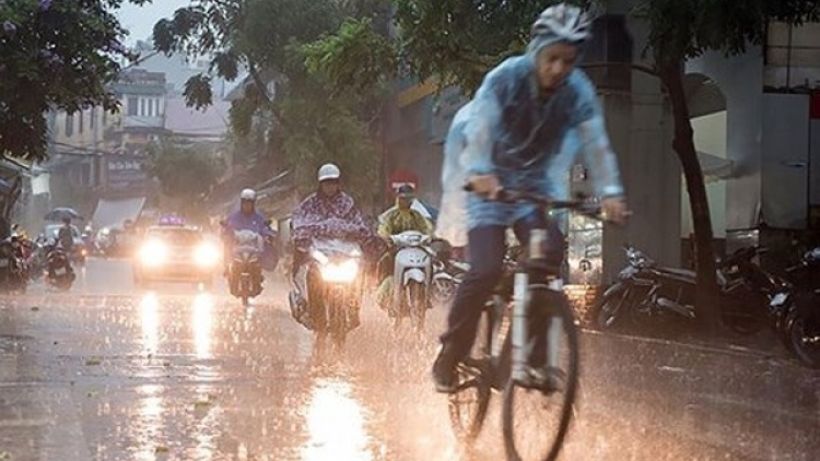 Dự báo chiều tối và đêm nay, các khu vực trong cả nước đều có mưa dông: Đề phòng khả năng xảy ra tố, lốc, mưa đá và gió giật mạnh tại Bắc bộ, Bắc Trung bộ, Tây Nguyên và Nam Bộ (Thời sự chiều 26/5/2018)