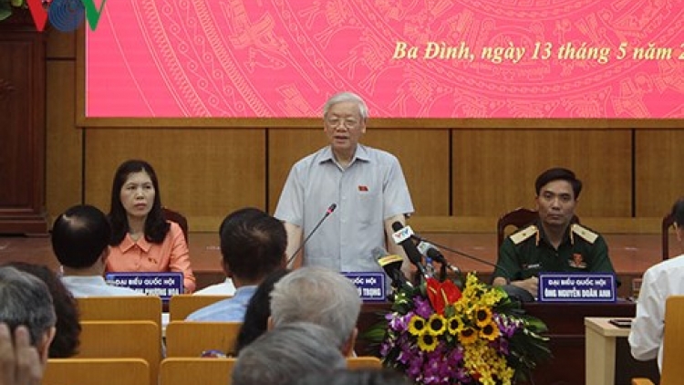 Tiếp xúc cử tri Hà Nội, Tổng Bí thư Nguyễn Phú Trọng cho biết, công tác chống tham nhũng đang phát triển thành xu thế. Lò lửa đang nóng rực nhưng vẫn còn nhiều việc phải làm (Thời sự trưa 13/5/2018)