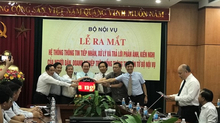 Bộ Nội vụ ra mắt Hệ thống tiếp nhận, trả lời phản ánh, kiến nghị của người dân, doanh nghiệp (Thời sự đêm 18/6/2018)