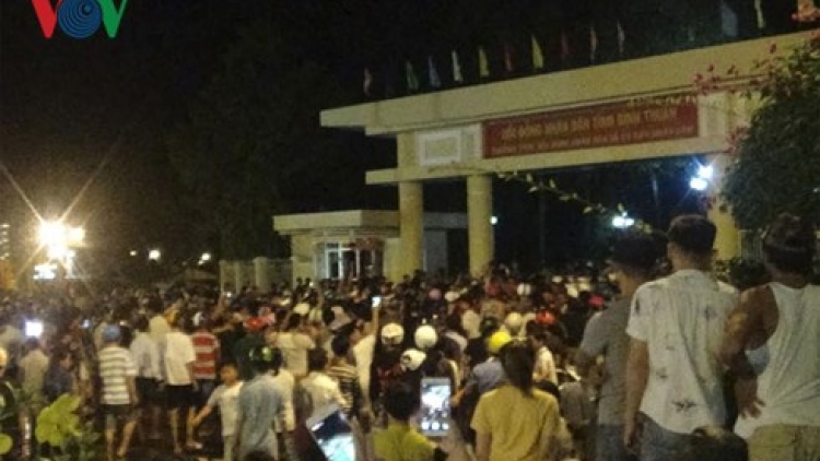 Có nên bày tỏ lòng yêu nước bằng hành vi vi phạm pháp luật? (12/6/2018)