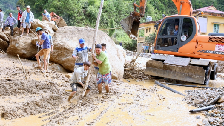 Công tác khắc phục hậu quả và các biện pháp hỗ trợ thí sinh khu vực lũ quét tham dự kỳ thi trung học phổ thông quốc gia (Thời sự đêm 24/6/2018)