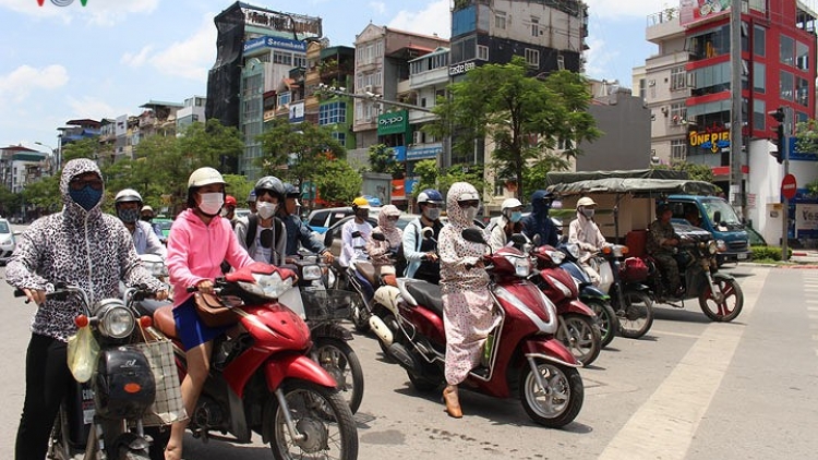 Nắng nóng vẫn bao trùm hầu khắp các tỉnh thành từ khu vực Bắc Bộ cho đến các tỉnh Bắc miền Trung (Thời sự chiều 21/6/2018)