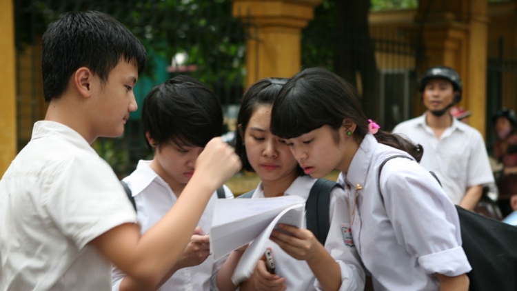 Những vấn đề quanh kỳ thi tuyển sinh Trung học phổ thông không chuyên ở Hà Nội vừa mới diễn ra (8/6/2018)