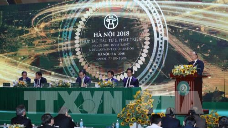 Dự Hội nghị “Hà Nội 2018 - Hợp tác Đầu tư và Phát triển” Thủ tướng Nguyễn Xuân Phúc đề nghị Hà Nội “cần lắng nghe doanh nghiệp nhiều hơn, cần chủ động giải quyết khó khăn của doanh nghiệp” (Thời sự đêm 17/6/2018)