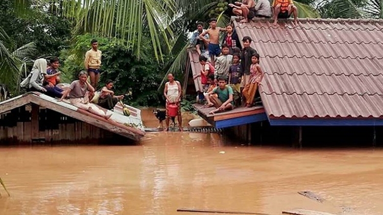 Chính phủ Lào họp báo thông báo tình hình vỡ đập thủy điện ở Nam Lào (Thời sự đêm 25/7/2018)