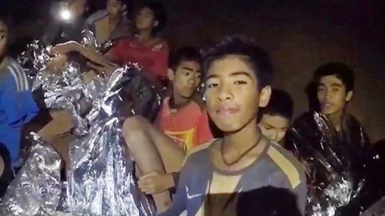 Sự can đảm, lòng nhân ái và thông điệp từ hang tối (15/7/2018)