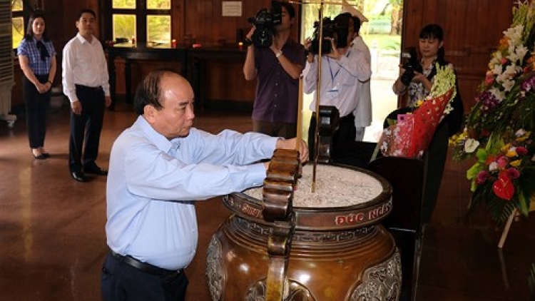 Thủ tướng Nguyễn Xuân Phúc dâng hương tại Khu Di tích Kim Liên và Khu di tích lịch sử Truông Bồn, Nghệ An (Thời sự trưa 20/7/2018)