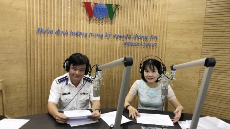 Đồng hành với ngư dân: Cảnh sát biển giúp ngư dân vững tin vươn khơi, bám biển (24/8/2018)