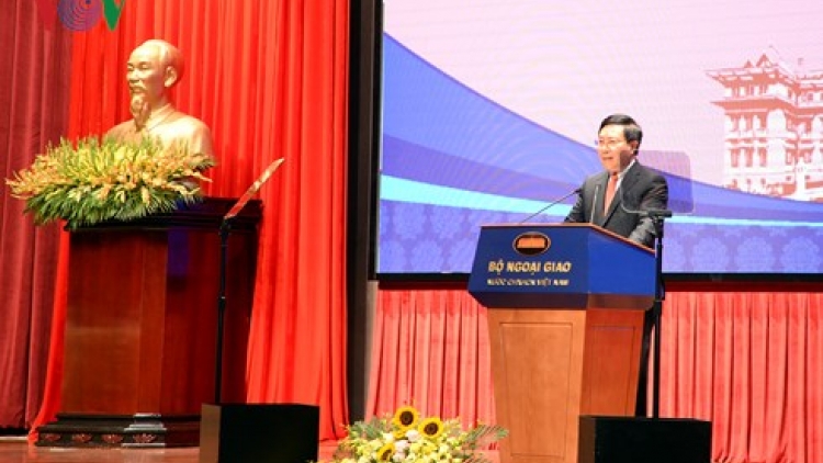 Khai mạc Hội nghị Ngoại vụ lần thứ 19 với chủ đề “Chủ động, sáng tạo, phục vụ hội nhập hiệu quả và phát triển bền vững” (Thời sự trưa 12/8/2018)