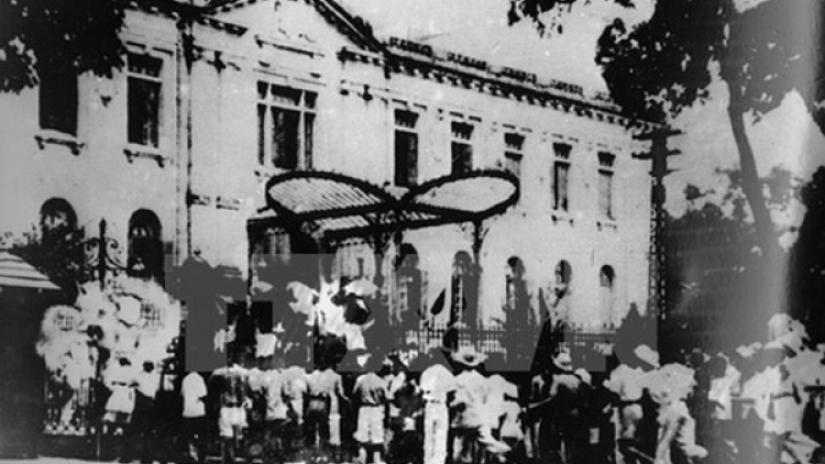 Kỷ niệm 73 năm Cách mạng tháng Tám: Bài học về lấy dân làm gốc vẫn luôn mang tính thời sự trong việc củng cố và xây dựng chính quyền vì dân (19/8/2018)