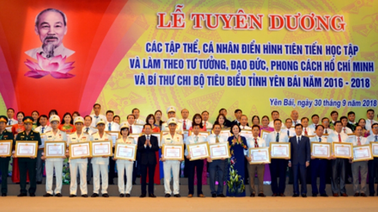 Tuyên dương điển hình tiên tiến và Bí thư Chi bộ điển hình nhân Kỷ niệm 60 năm ngày Bác Hồ thăm Yên Bái (Thời sự đêm 30/9/2018)