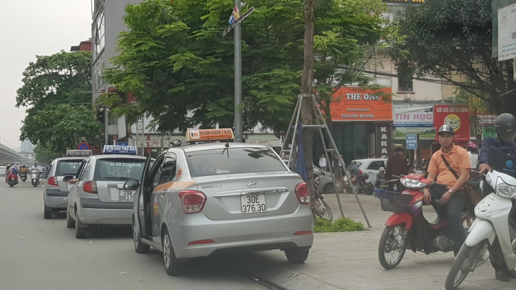 Nhức nhối tình trạng taxi vi phạm an toàn giao thông (17/9/2018)