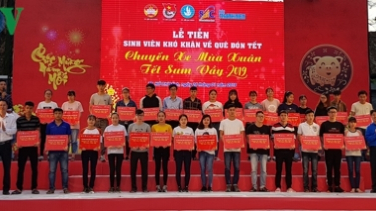 Thành phố Hồ Chí Minh trao 2.000 phần quà xuân cho sinh viên đón tết xa nhà (Thời sự đêm 26/1/2019)