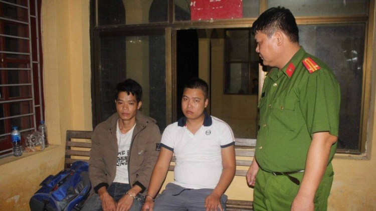 THỜI SỰ 18H00 CHIỀU 19/10/2019: Cơ quan điều tra đang làm rõ động cơ, mục đích của những kẻ đổ dầu thải "đầu độc" nguồn nước, khi cung đường di chuyển của chúng thể hiện rõ sự bất thường