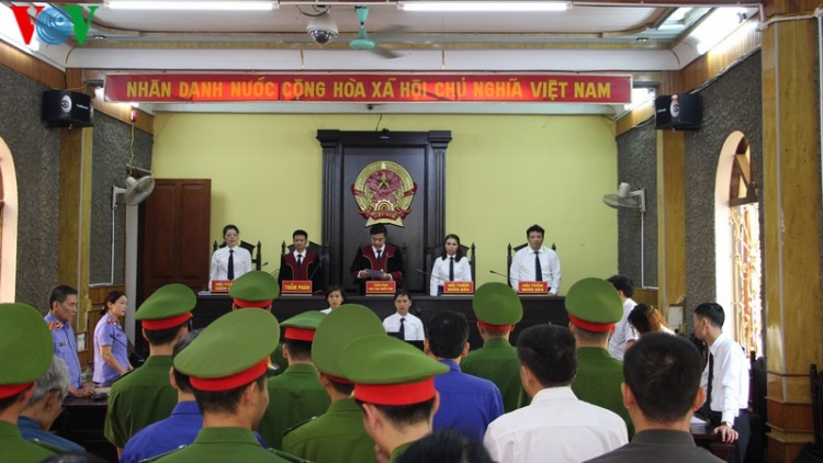 THỜI SỰ 12H TRƯA 18/10/2019: Hội đồng xét xử tuyên trả hồ sơ vụ án để điều tra làm rõ hành vi đưa, nhận và môi giới hối lộ, trong vụ án gian lận điểm thi tại tỉnh Sơn La.