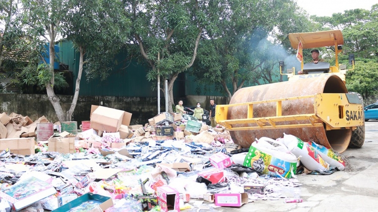 Nghệ An: tiêu hủy số lượng lớn hàng hóa vi phạm, trị giá gần 2 tỷ đồng (31/10/2019)