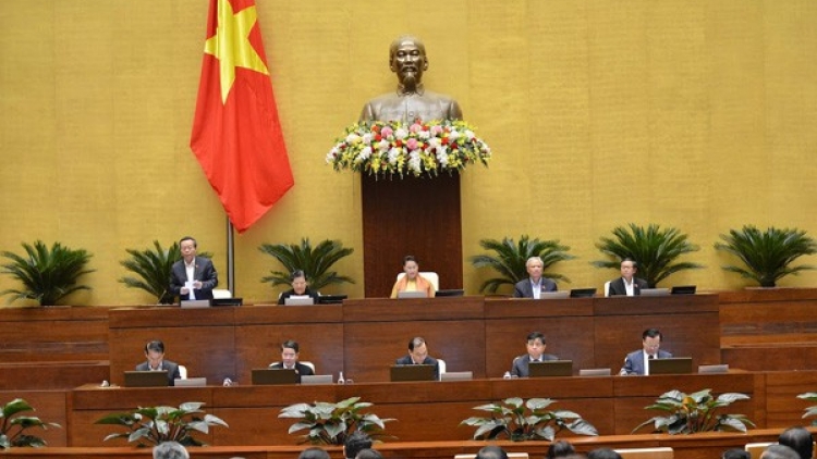 THỜI SỰ 18H00 CHIỀU 30/10/2019: Quốc hội đánh giá cao báo cáo của Chính phủ về tình hình kinh tế - xã hội khi đây là năm thứ 2 liên tiếp đạt và vượt cả 12 chỉ tiêu Quốc hội giao. Tuy nhiên, nhiều đại biểu cũng cảnh báo, tăng trưởng nóng mà không làm tốt an sinh xã hội thì sẽ phải trả giá