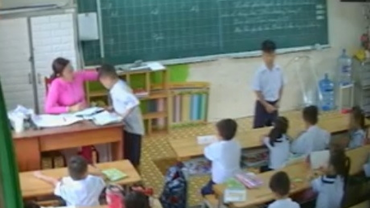 Thành phố Hồ Chí Minh vừa quyết định kỷ luật buộc thôi việc cô giáo bạo hành học sinh tiểu học trên địa bàn quận Tân Phú (23/10/2019)