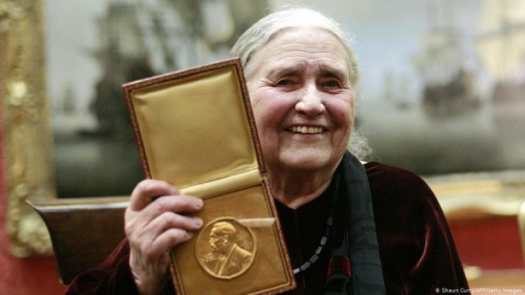 Cuộc đời và sự nghiệp của Doris Lessing: Nữ nhà văn từng đạt giải Nobel về Văn học, đồng thời là một biểu tượng lớn về nữ quyền nhân dịp kỷ niệm 100 năm ngày sinh của bà (26/10/2019)
