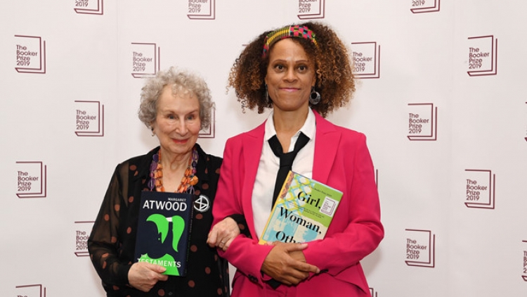 Giải thưởng kép bất ngờ cho các nhà văn xuất sắc tại “Man Booker 2019” (15/10/2019)