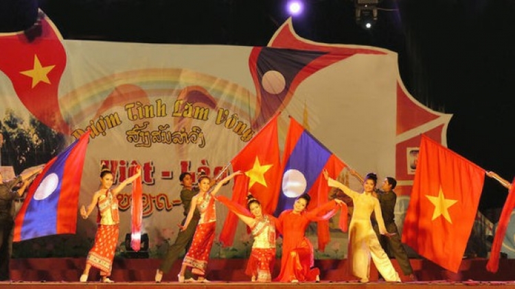 Thắm tình hữu nghị đặc biệt Việt Nam – Lào năm 2019: Cầu nối gắn kết người dân hai nước (11/11/2019)