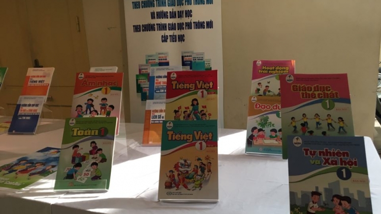 THỜI SỰ 18H CHIỀU 17/12/2019: Ra mắt bộ sách giáo khoa lớp 1 mang tên: “Cánh Diều”. Đây là bộ sách giáo khoa xã hội hóa đầu tiên theo Nghị quyết của Đảng và Quốc hội về đổi mới chương trình, sách giáo khoa giáo dục phổ thông.