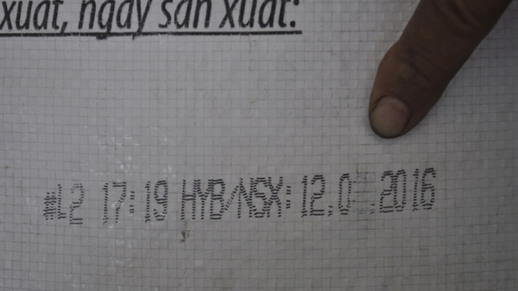 Phạt hành chính 40 triệu đồng đối với hành vi tẩy xóa thời hạn sử dụng của hàng hóa (26/2/2019)