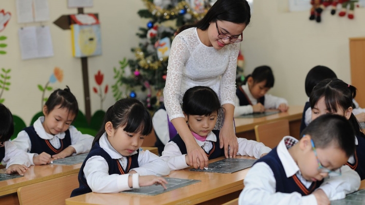 Chính sách lương và chế độ đãi ngộ cho nhà giáo: Chuyện cũ nhưng chưa bao giờ hết nóng (25/2/2019)