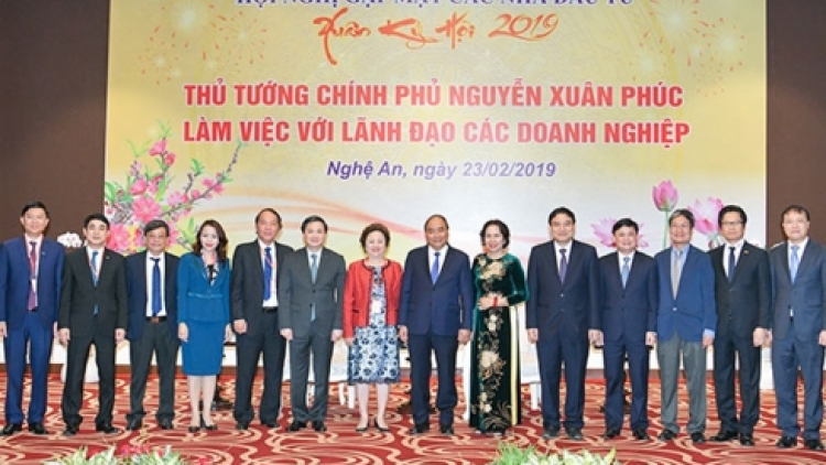 Thủ tướng Nguyễn Xuân Phúc gặp gỡ các nhà đầu tư lớn đầu tư vào Nghệ An (Thời sự trưa 23/2/2019)