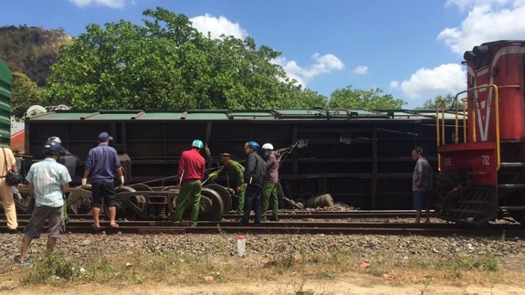 4 vụ trật bánh xe lửa liên tiếp trong hơn 3 tuần qua gióng lên hồi chuông báo động về an toàn đường sắt (19/2/2019)