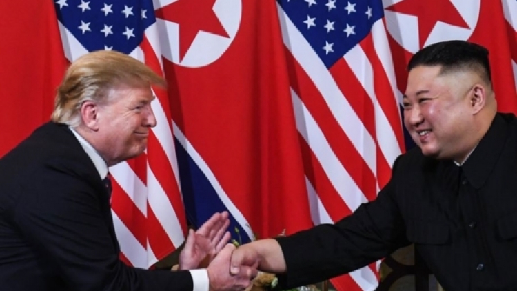 Cái bắt tay lịch sử giữa hai nhà lãnh đạo Donald Trump và Kim Jong-un tại Việt Nam (Thời sự đêm 27/2/2019)
