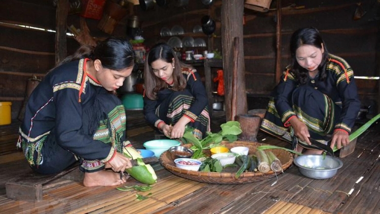 Tây Nguyên: Văn hóa ẩm thực của dân tộc Êđê qua món canh bột lá Giao (15/3/2019)