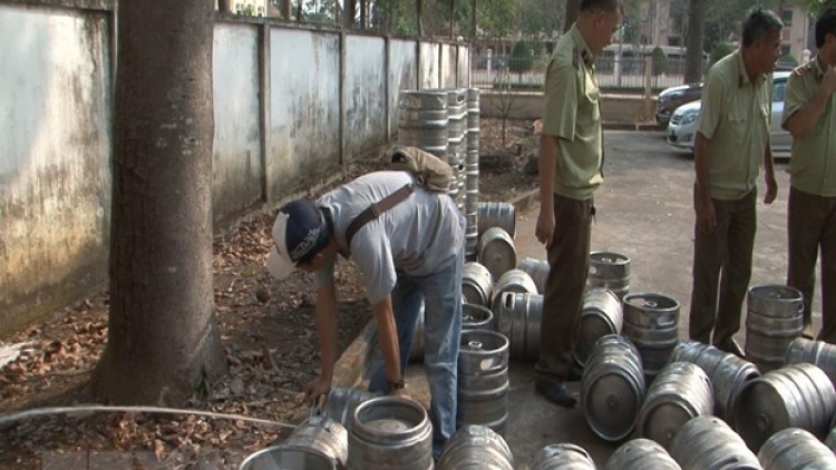Bình Phước: Thu giữ, tiêu hủy hàng ngàn lít bia hơi không rõ nguồn gốc (21/3/2019)