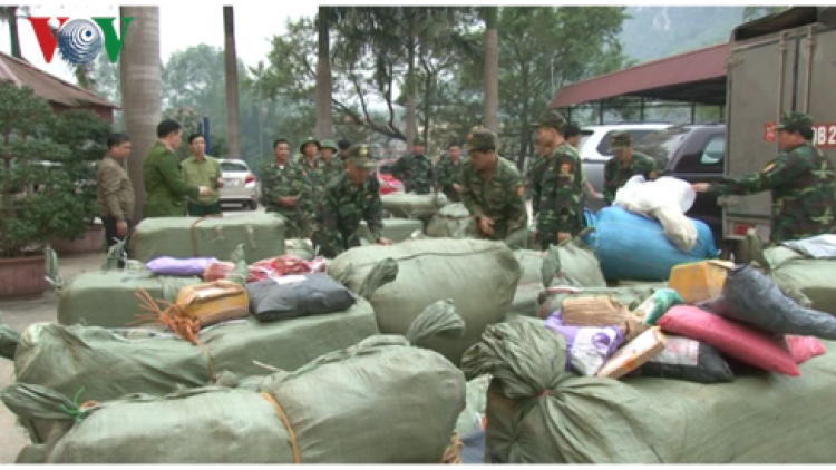 Quản lý thị trường Lạng Sơn phát hiện, thu giữ lượng lớn hàng hóa không hóa đơn, nguồn gốc (15/3/2019)