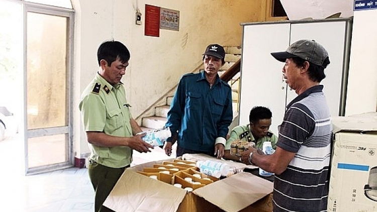 Phú Yên: Thu giữ 2 tấn hàng hoá không rõ nguồn gốc, trên đường vận chuyển vào phía Nam tiêu thụ (5/4/2019)