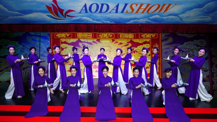 Show diễn áo dài nổi tiếng tại Huế (5/4/2019)