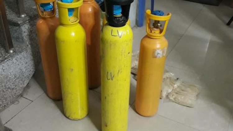 Cục Quản lý thị trường Lạng Sơn thu giữ 110 kg khí cười (17/5/2019)