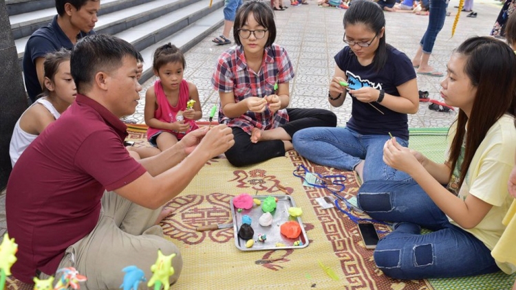 Những trò chơi dân gian trở lại (12/5/2019)