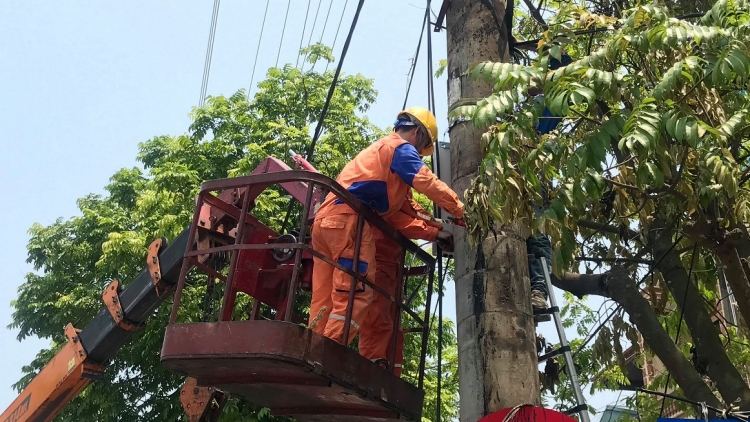THỜI SỰ 18H CHIỀU 19/5/2019: Nắng nóng gay gắt làm tiêu thụ điện tăng kỷ lục.