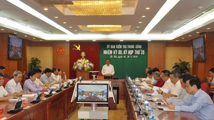 THỜI SỰ ĐÊM 21H30 5/5/2019: Ủy ban Kiểm tra Trung ương đề nghị xem xét thi hành kỷ luật Ban thường vụ Đảng ủy Quân chủng Hải quân và một số cá nhân do vi phạm khuyết điểm trong quản lý và sử dụng đất quốc phòng.