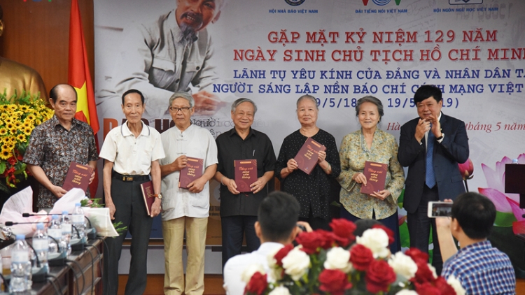 Kỷ niệm 129 năm Ngày sinh Chủ tịch Hồ Chí Minh, Đài Tiếng nói Việt Nam, Hội nhà báo Việt Nam và Hội Ngôn ngữ học Việt Nam giới thiệu cùng công chúng và những người làm báo cả nước 3 cuốn sách quý (15/5/2019)