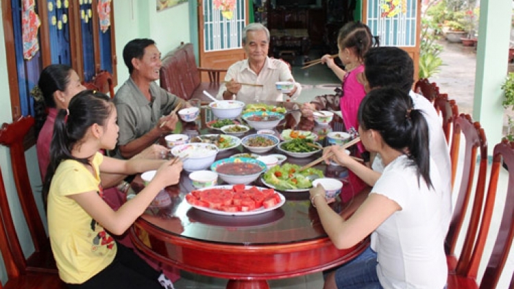 Bữa cơm gia đình gắn kết yêu thương (28/6/2019)