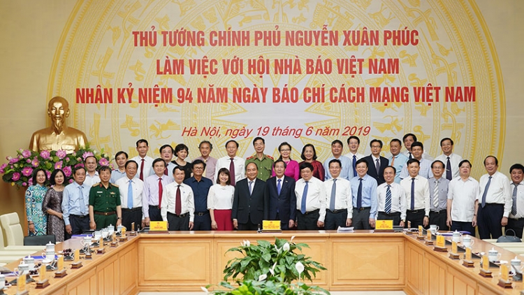 THỜI SỰ 21H30 ĐÊM 19/6/2019: Làm việc với Hội Nhà báo Việt Nam, Thủ tướng Nguyễn Xuân Phúc đề nghị báo chí quay lại với giá trị ban đầu của báo chí cánh mạng và thực hiện sứ mạng mới đó là chống lại tin giả, tin xấu độc.