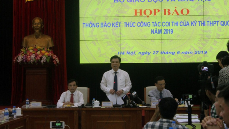 THỜI SỰ 21H30 ĐÊM 27/6/2019: Nhiều vấn đề nóng của kỳ thi trung học phổ thông quốc gia được lãnh đạo Bộ Giáo dục và Đào tạo giải đáp trong buổi họp báo chiều nay
