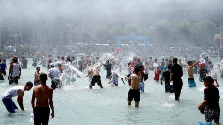 Những nét văn hóa đặc sắc trong Lễ hội té nước Vardavar ở Armenia (31/7/2019)