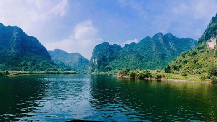 Khám phá khu du lịch sinh thái Tràng An – Bái Đính, tỉnh Ninh Bình (19/7/2019)