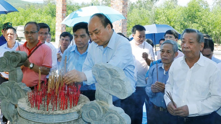 THỜI SỰ 21H30 ĐÊM 27/7/2019: Thủ tướng Chính phủ Nguyễn Xuân Phúc dâng hương tưởng niệm các Anh hùng liệt sỹ tại tỉnh Quảng Nam