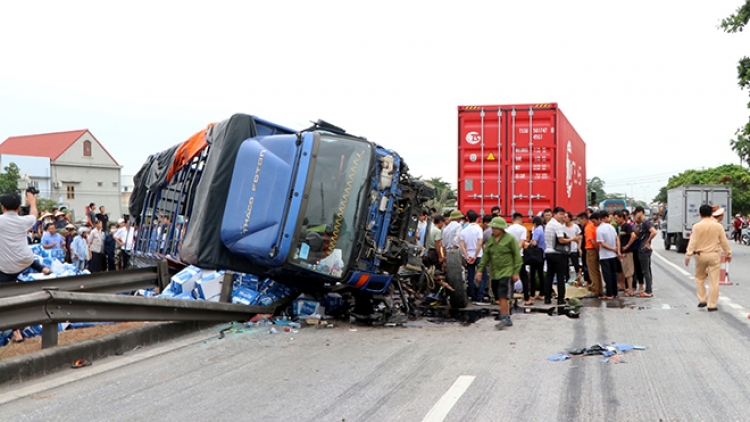 THỜI SỰ 21H30 ĐÊM 23/7/2019: Thủ tướng chỉ đạo khắc phục hậu quả tai nạn giao thông tại huyện Kim Thành, tỉnh Hải Dương.