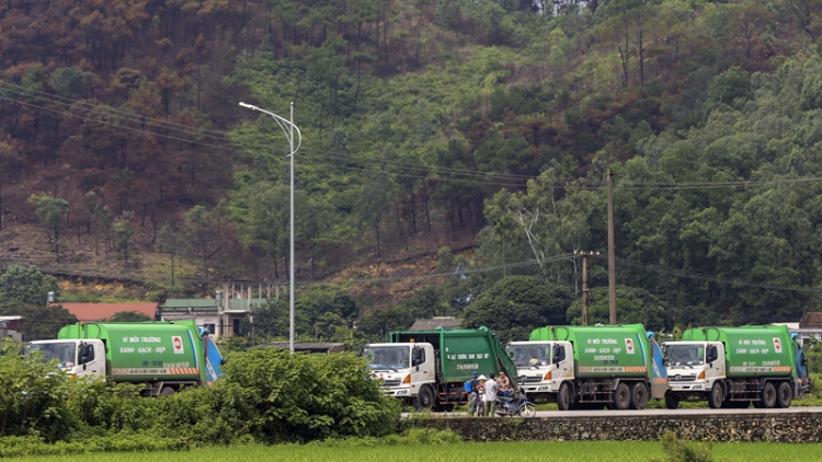 THỜI SỰ 21H30 ĐÊM 5/7/2019: Trước những bức xúc của người dân về thời gian hỗ trợ, đền bù giải phóng mặt bằng vùng ảnh hưởng của Khu liên hiệp xử lý chất thải Nam Sơn, hôm nay, Uỷ ban Nhân dân thành phố Hà Nội ban hành văn bản bổ sung chính sách hỗ trợ người dân khu vực này