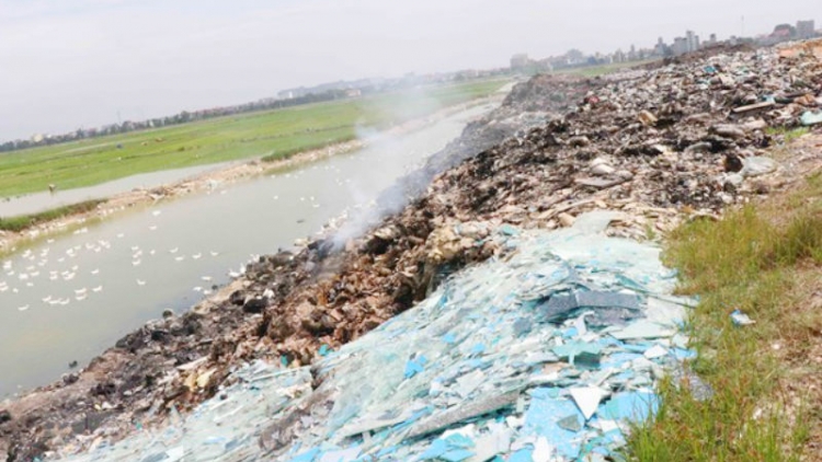 Bắc Ninh: Khó xử lý tình trạng đổ trộm rác thải công nghiệp (7/8/2019)
